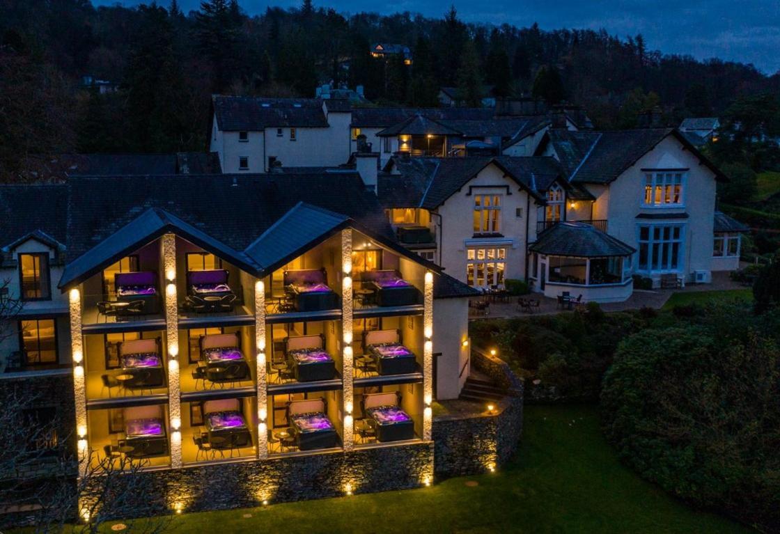 Burnside Hotel&Spa Bowness-on-Windermere Exterior foto The hotel at night