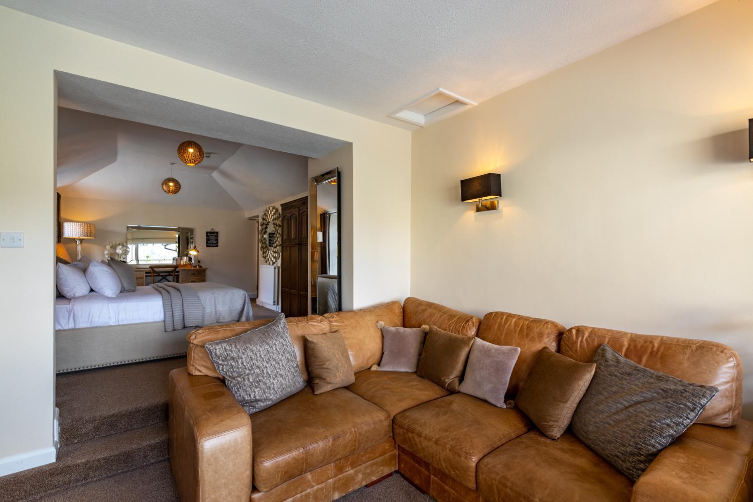 Burnside Hotel&Spa Bowness-on-Windermere Zimmer foto The interior of a suite at the hotel